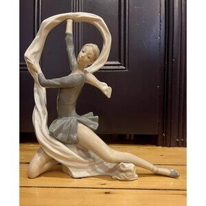 Nao by Lladro "Dancer with Veil" Porcelain Figurine Retired Mint Condition